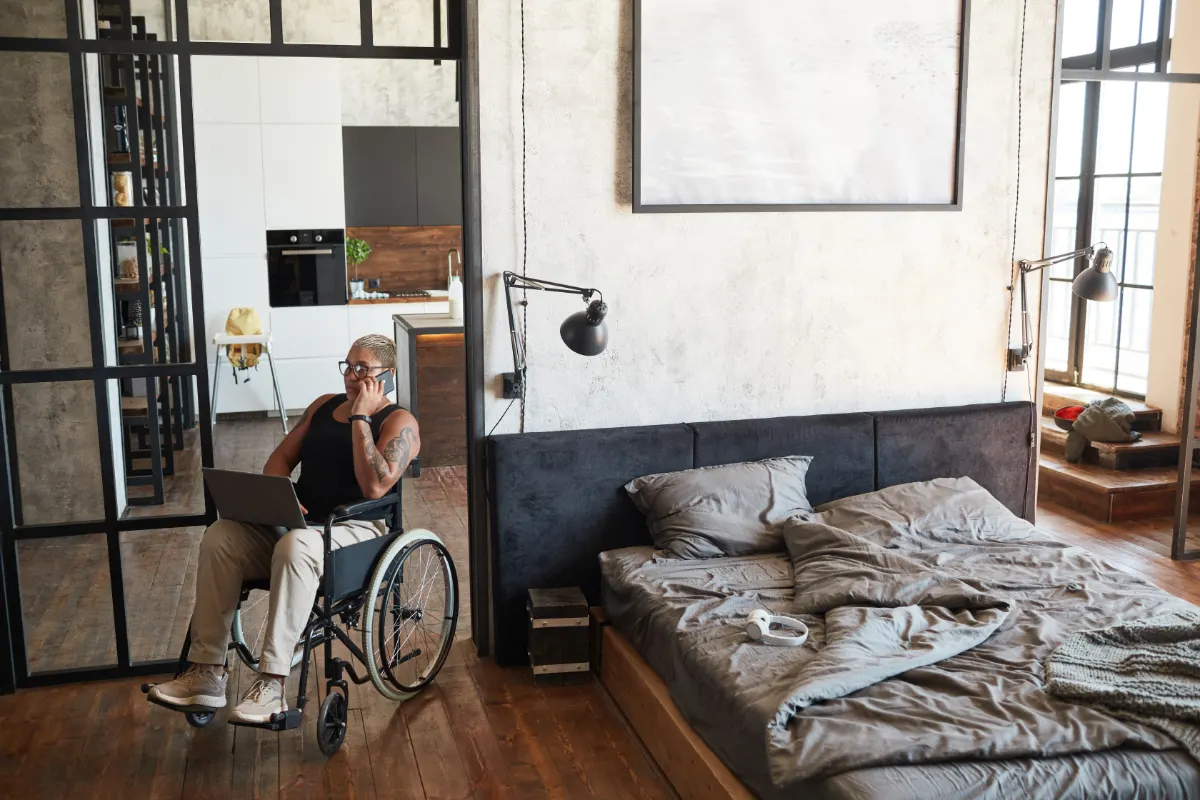 reforma integral para adaptar hogar a personas con movilidad reducida detalle de cocina adaptada y habitación para ser accesibilidad reducida