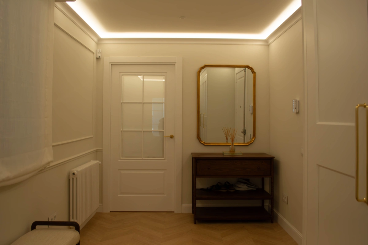 Reforma integral en el Eixample calle Balmes por Grupo AyM proyecto de interiorismo iluminación LED