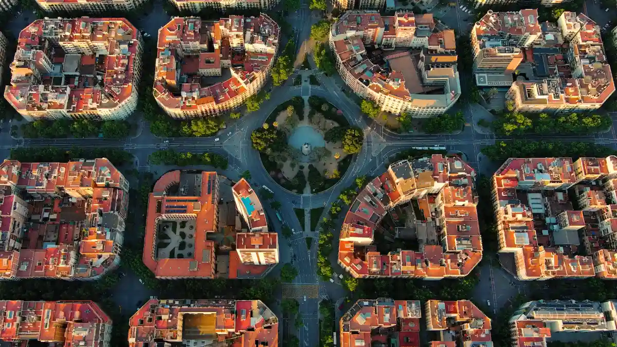 Barcelona vista aérea subvenciones reforma y rehabilitación Barcelona ayudas eficiencia energética fondos Next Generation rehabilitación Consorci de l'Habitatge de Barcelona